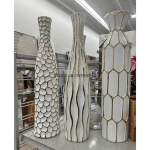 Vases en métal de qualité supérieure, couleur blanche, revêtement poudré, avec accents dorés, design Art Déco, décoration de table, vases à fleurs faits à la main - Product Image 1