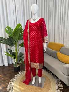 Ensemble élégant de Kurti, pantalon et dupatta en soie brodée Fendy, spécial Eid - Product Image 2