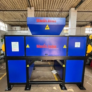 Broyeur de fibres tendance à double arbre, capacité 500 kg/h, semi-automatique, électrique, pour le broyage du plastique - Product Image 1