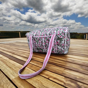 กระเป๋าผ้าฝ้ายเย็บมือลายบล็อกพิมพ์  ขนาดใหญ่ น้ำหนักเบา เป็นมิตรกับสิ่งแวดล้อม เหมาะสำหรับเดินทางช่วงสุดสัปดาห์ สำหรับผู้หญิง - Product Image 4