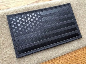Parche Rectangular de Tela Tejida con Diseño de Bandera Americana Bordada, Termoadhesiva, Negra, para Uso en Prendas - Product Image 3