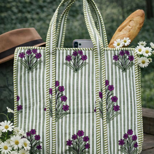 Sac fourre-tout élégant pour femme, grand format, imprimé floral bleu, matelassé, fermeture ouverte, en coton indien, lavable, pour le shopping quotidien et les voyages - Product Image 1