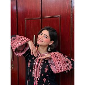 Tenue de soirée de créateur ensemble haut et bas de taille XL avec look élégant Dupatta - Product Image 4