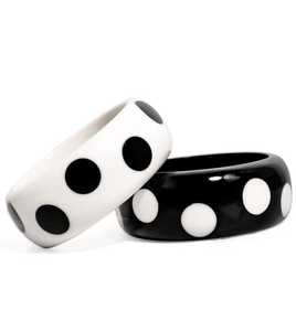 Bracelet manchette large en résine rayée noir et blanc pour femme, en acétate acrylique, bijou fantaisie à motif, accessoire de mode pour poignet - Product Image 2