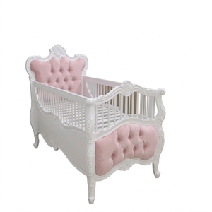 Lit de bébé sculpté sur mesure en provenance d'Indonésie avec tissu en velours rose bijou - Product Image 1