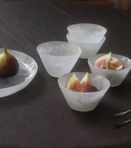 Bol en résine fait main au design unique pour la décoration de table à la maison, à l'hôtel ou au restaurant – Bol en résine blanche à prix avantageux - Product Image 2