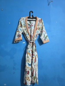 Bata de algodón floral con cuello en V para mujer, estilo kimono indio hecho a mano, ropa de dormir suave para verano, bata de dama de honor, ropa informal. - Product Image 5