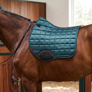 Vente directe usine – Tapis de selle carré classique à contact étroit avec double attache en corde, en tissu satiné, écologique, pour l'équitation et les soins du cheval - Product Image 1