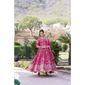 Ensemble de robe en viscose jacquard pour femmes avec dupatta en soie russe - Product Image 1