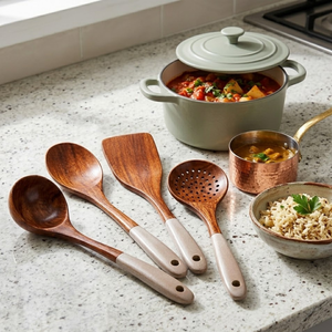 Ensemble d'ustensiles de cuisine en bois écologiques de qualité alimentaire de luxe 6 pièces |   Ustensiles de cuisine en bois naturel avec poignées en émail blanc, faits à la main - Product Image 4