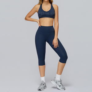 Ensemble de yoga 2 pièces grande taille pour femme : brassière de sport et pantalon court taille haute – Tenue de fitness et d'entraînement OEM - Product Image 3