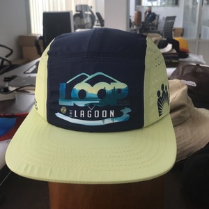 Nueva llegada, gorra deportiva al por mayor con logotipo personalizado, 5 paneles, nailon, sin estructura, impermeable, con orificios cortados a láser, gorra para correr, hecha en Bangladesh - Product Image 2