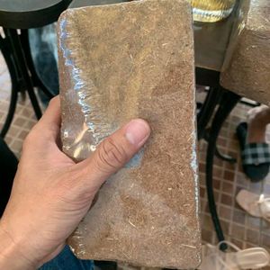 Bloc de tourbe de coco compressé 100% naturel pour la germination des graines et l'agriculture biologique - Product Image 2