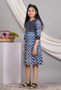 Robe trapèze en coton à imprimé chevron et broderies Kantha pour enfants, tenue traditionnelle ethnique décontractée pour fêtes, vêtements confortables pour filles - Product Image 4