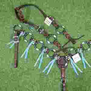 Ensemble de têtière et de collier de poitrail en cuir de vachette argentin avec pierres bleu ciel, lacets turquoise et conchos anciens pour cheval - Product Image 2