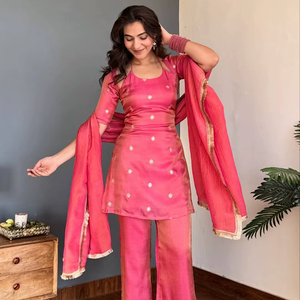 Ensemble Kurti Palazzo rose en chinon pour femme avec dupatta – Tenue de soirée ethnique brodée pour la collection festive et mariage - Product Image 1