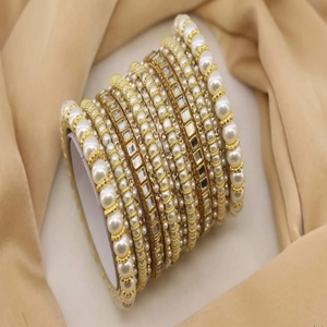 Ensemble de bracelets en velours ornés de pierres rouges et de cristaux pour femmes - Product Image 3
