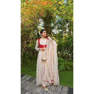 ชุดสำหรับผู้หญิงชุดออกงานปาร์ตี้หรูหราพร้อม Koti และ dupatta - Product Image 5