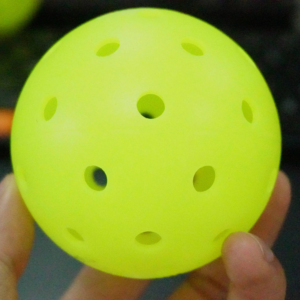 Balles de pickleball OEM, 40 trous, 26g, moulées en une seule pièce, approuvées USAPA, pour entraînement et tournois en intérieur et en extérieur - Product Image 1