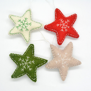 Adornos Navideños de Fieltro Hechos a Mano, Diseño de Copo de Nieve Verde, Rojo, Rosa y Blanco, Decoraciones Navideñas Tradicionales, Textiles Artesanales Colgantes - Product Image 5