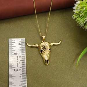 จี้หัวกะโหลกสีทอง สร้อยคอจี้สไตล์ตะวันตก เครื่องประดับหัวกะโหลกวัวแบบโบฮีเมียน ของขวัญสุดเท่สำหรับเขาหรือเธอ - Product Image 2