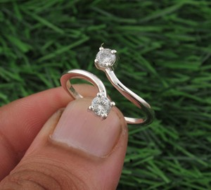 Anillo Apilable Delgado de Plata de Ley 925 de Lujo con Engaste de Bisel Minimalista y Circonita Cúbica CZ para Fiesta, Joyería Femenina - Product Image 3