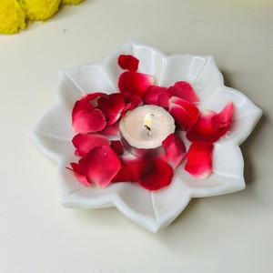 อูร์ลีหินอ่อนสีขาวธรรมชาติ ดีไซน์ดอกไม้สวยงาม งานฝีมือคุณภาพสูง เทคนิคการขัดเงาอย่างประณีต ของตกแต่งบ้านทำมือ - Product Image 1