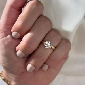 Anillo de compromiso de moissanita con corte Asscher, anillo solitario cuadrado con corte escalonado en oro, anillo de promesa minimalista para mujer, elegante - Product Image 3