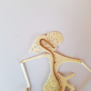 Marioneta de Sombra Wayang Kulit de Cuero Indonesio Hecha a Mano, Puntadewa Yudhistira, Decoración de Pared Cultural Tradicional, Artesanía Decorativa - Product Image 2