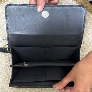 Nuevo y Elegante Bolso de Mano Tipo Clutch de Cuero Vacuno Hecho a Mano con Diseño Floral Grabado y Detalle de Cartas de Póker para Mujer - Product Image 6