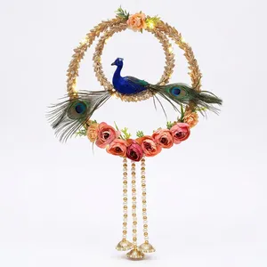 Décoration de porte artisanale en forme de paon avec des anneaux floraux, des roses roses, des perles et des clochettes suspendues pour une décoration festive traditionnelle de la maison - Product Image 6