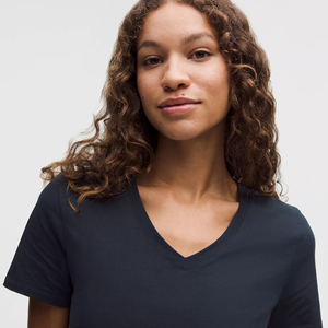 Latest Design Customized Women V-<b>neck</b> T-shirts Whole Sale <b>Light</b> Weight In Affordable Price Oem Women V-<b>neck</b> T-shirts with Quick - Product Image 3