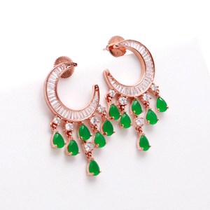 Pendientes de Aro Verde Esmeralda, Chapados en Oro Rosa de 14K, Pendientes de Cartílago, Regalo para Mujer, Precio al por Mayor - Product Image 2