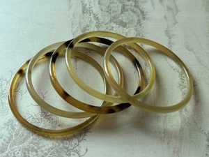 Bracelets larges ouverts en corne de buffle naturelle, faits à la main par les artisans royaux, bijoux artisanaux de luxe, par Natural Crafts. - Product Image 4