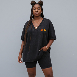 Artículo en Oferta: Conjunto de 2 Piezas para Mujer, 100% Algodón, Color Sólido, Camiseta con Cuello en V y Pantalones Cortos Holgados con Hombros Caídos - Product Image 1