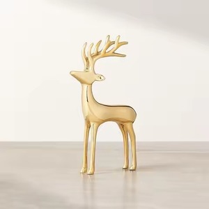 Sculpture élégante de renne de Noël en métal, accent décoratif pour les intérieurs contemporains - Product Image 3