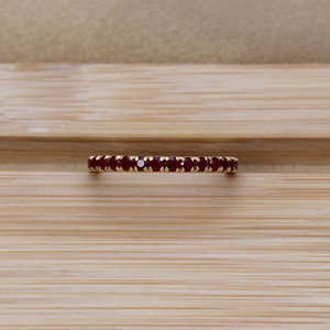 Anillo de Eternidad de Oro Amarillo de 14K con Rubíes Naturales para Mujer |   Anillo de Boda Apilable |   Joyería Fina al por Mayor para Regalos de Aniversario - Product Image 3