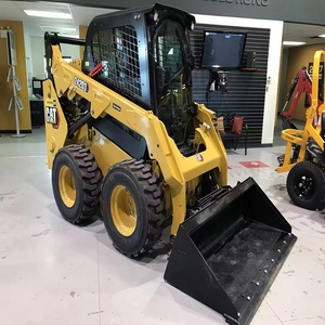 Chargeuse compacte sur chenilles CAT 242D3, machine robuste et puissante conçue pour les chantiers de construction, offrant des performances élevées. - Product Image 6