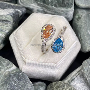 Anillo de diamantes azules y rosas con corte de pera Toi et Moi en oro blanco con engaste halo, anillo de compromiso y boda de lujo único para mujer - Product Image 1