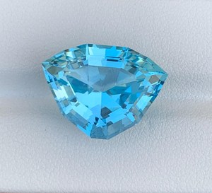 Topacio con corte trillón, piedra preciosa suelta, facetada naturalmente, de calidad para la fabricación de joyas, suministro al por mayor. - Product Image 1