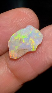 Opale brute naturelle australienne de 2,30 carats, opales multicolores brutes de Coober Pedy, pierre précieuse solide, taille 14x9x4 mm - Product Image 1