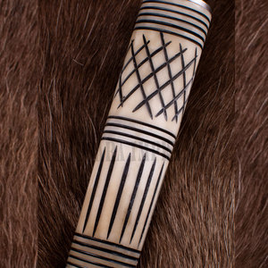 Cuchillo Tradicional Vikingo Scramasax de Hoja Fija, Hecho a Mano con Acero de Damasco y Empuñadura de Hueso, Cuchillo de Alta Calidad para Bushcraft - Product Image 3