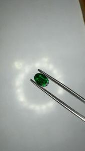 Émeraude Verte Naturelle 0.52 Taille Ovale 4x6mm Facettée avec Effet de Couleur pour Bague de Luxe, Pendentif, Boucles d'Oreilles, Bijoux Personnalisés - Product Image 2