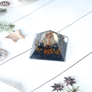 Pirámide de Orgón de Triple Protección, Obsidiana Negra, Ojo de Tigre, Hematita, Virutas de Piedras Preciosas, Pirámide de Cristal de Orgonita Hecha a Mano, Venta al por Mayor - Product Image 2