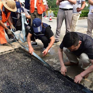 Scellant de joint de route formulé pour l'entretien à long terme de fente d'asphalte - Product Image 6