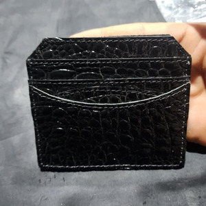 Porte-cartes pour homme en cuir texturé noir, style minimaliste et fin, pour ranger plusieurs cartes de crédit - Product Image 1