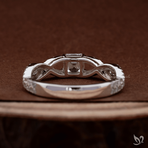 แหวนเพชรทรง Asscher 0.5 กะรัต ฝังเพชรแบบ Pave วงแหวนบิดเกลียว รับรองโดย IGI ทองคำขาว 10K แหวนหมั้น - Product Image 3