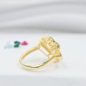 Anillo de Cóctel de Plata de Ley Chapado en Oro de 18K con Zirconia, Diseño Moderno y Grande, Acabado Satinado Mate, Hecho a Medida para Mujer - Product Image 4