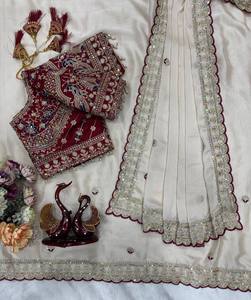 Elegante y sofisticado, este sari bordado con lentejuelas combina la belleza clásica con la elegancia moderna. Sari Premium. - Product Image 1