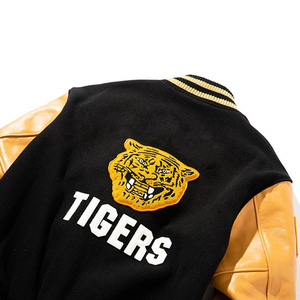 Veste universitaire noire pour homme Urban Crust, manches en PU jaunes, patch brodé tigre, à capuche, séchage rapide, respirante, vêtement décontracté d'hiver - Product Image 3